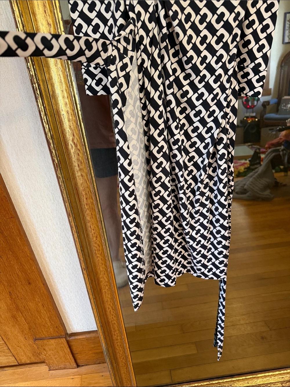 Diane Von Furstenberg Black & White Geometric Wrap Dress - Picture 9 of 9